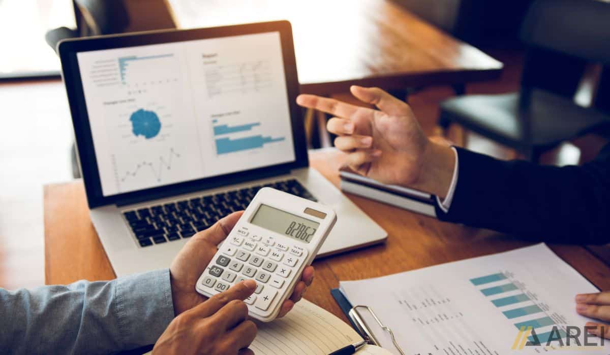 who typically pays closing costs